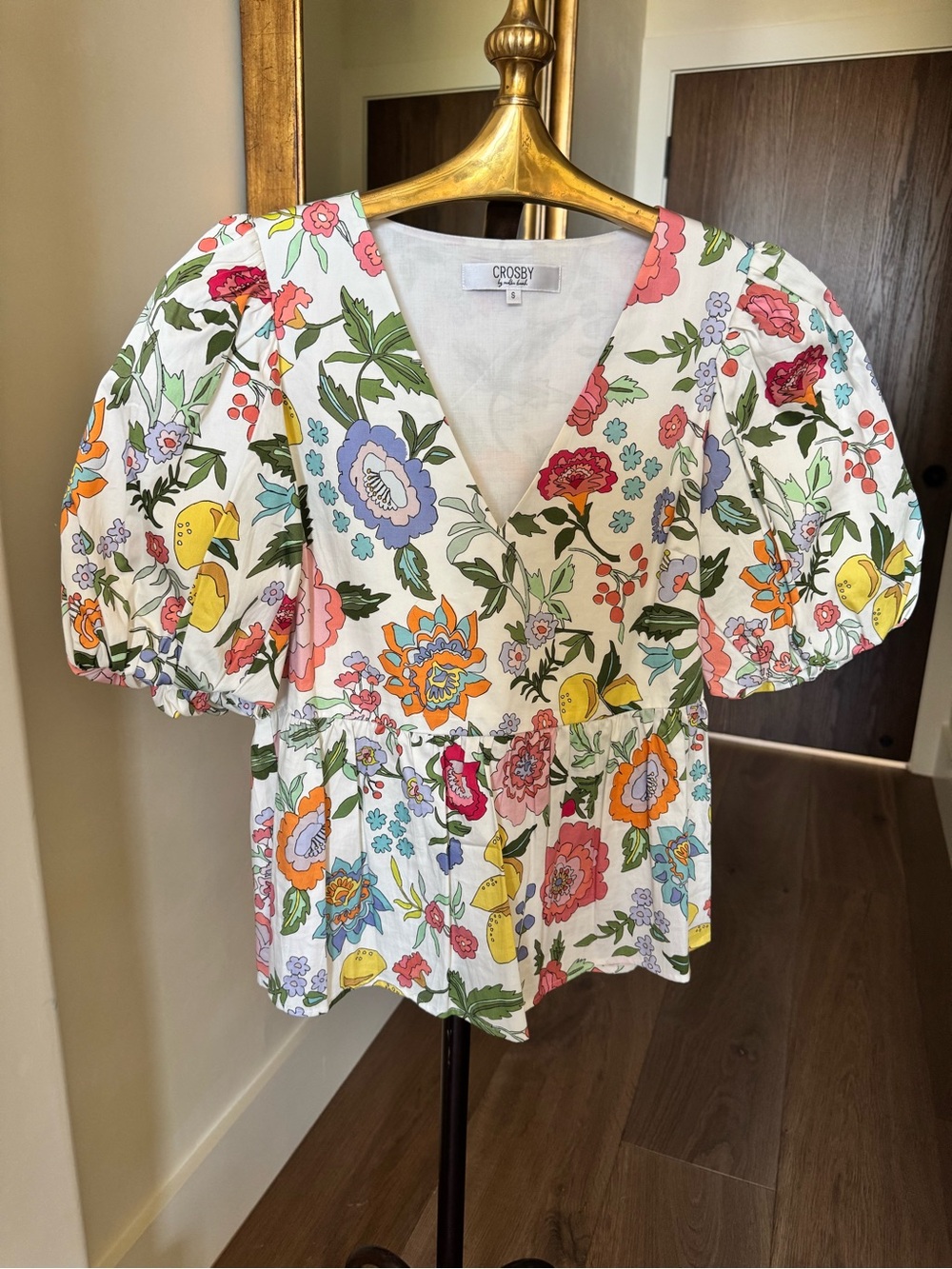crosby. White Floral V-Neck Puff-Sleeve Blouse